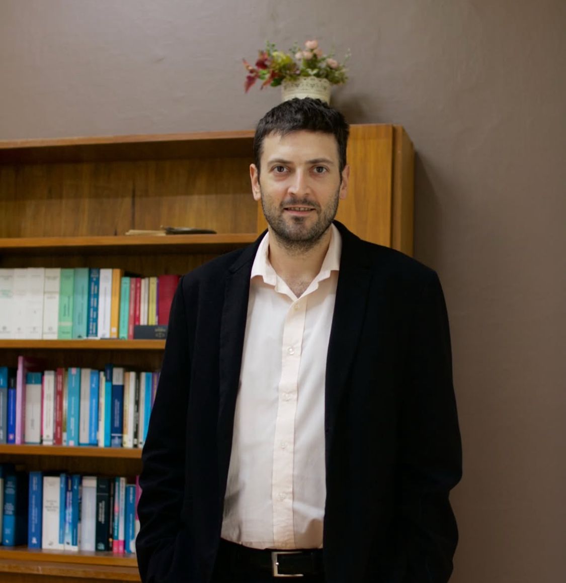 Dr. Mauricio Varela